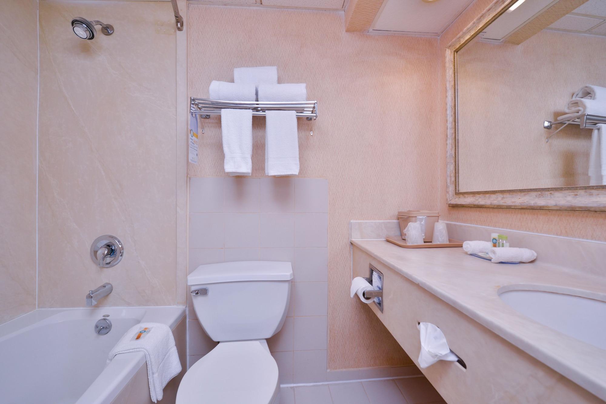 Quality Inn Edison-New Brunswick Zewnętrze zdjęcie