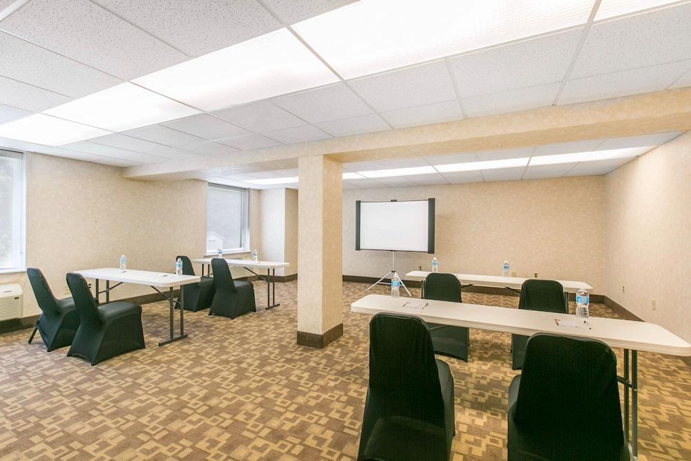 Quality Inn Edison-New Brunswick Zewnętrze zdjęcie