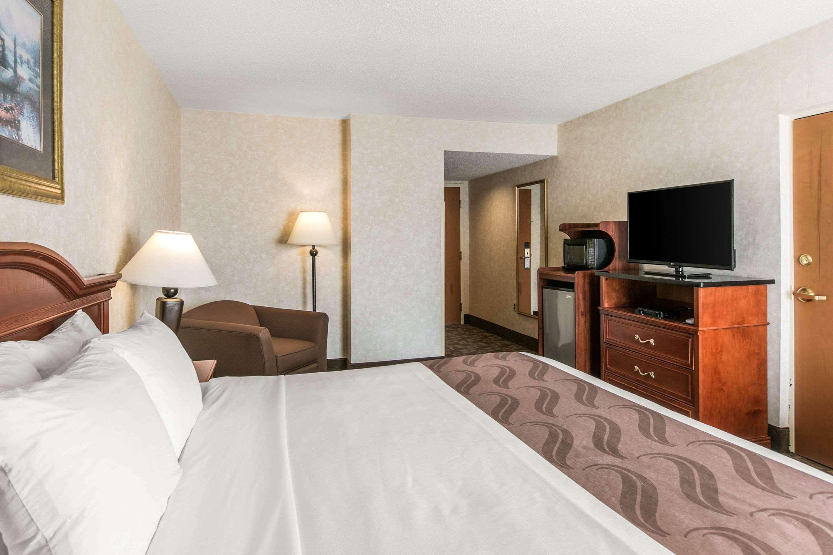 Quality Inn Edison-New Brunswick Zewnętrze zdjęcie