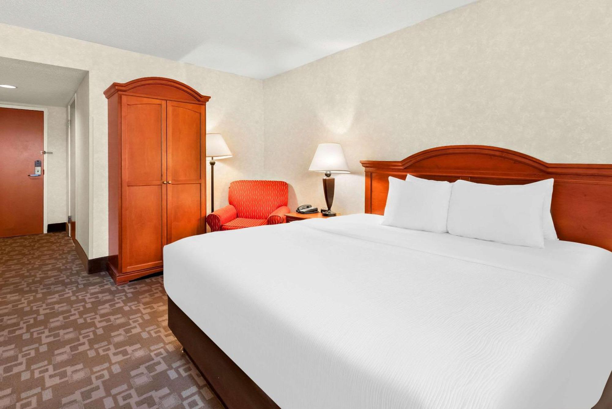 Quality Inn Edison-New Brunswick Zewnętrze zdjęcie