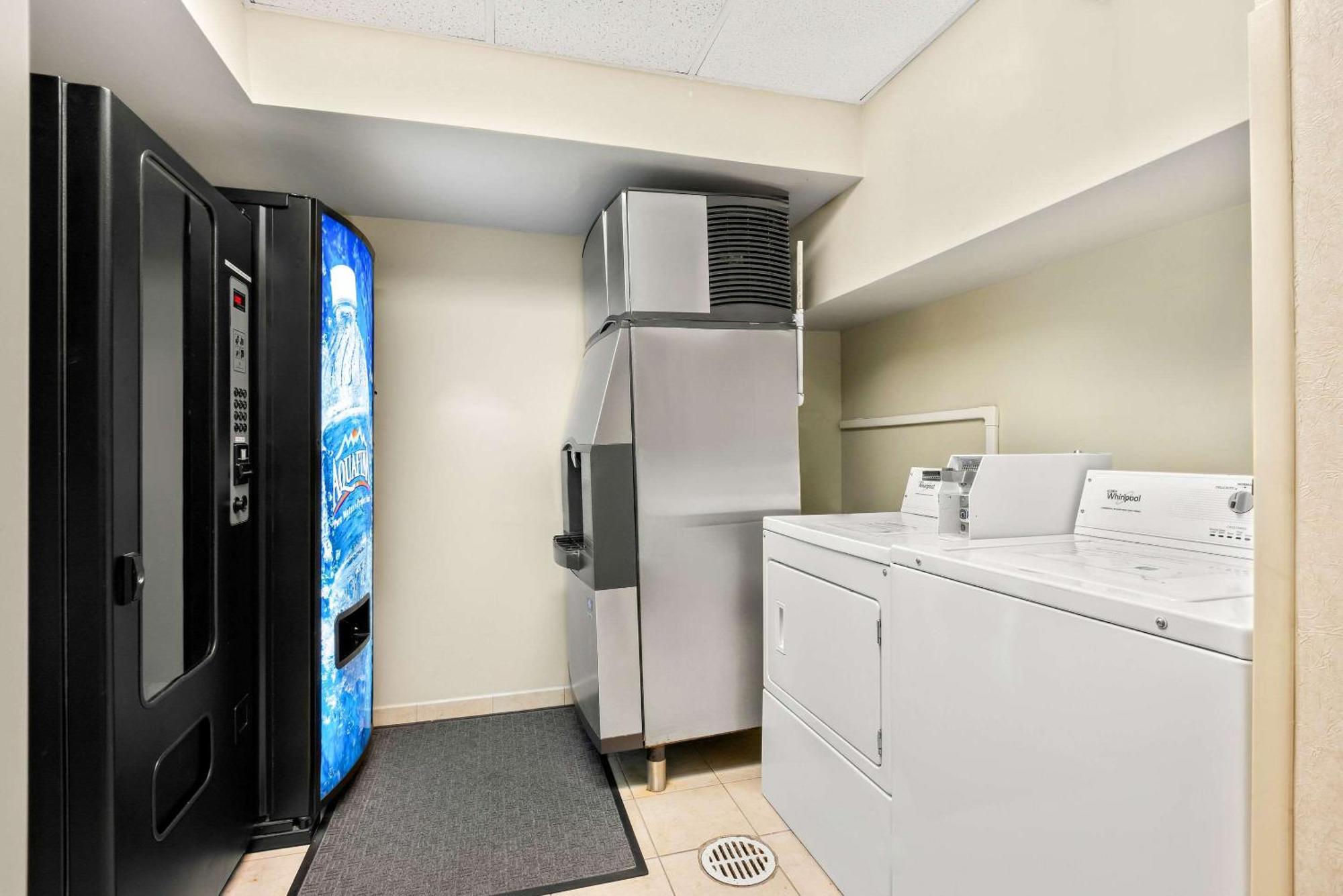 Quality Inn Edison-New Brunswick Zewnętrze zdjęcie