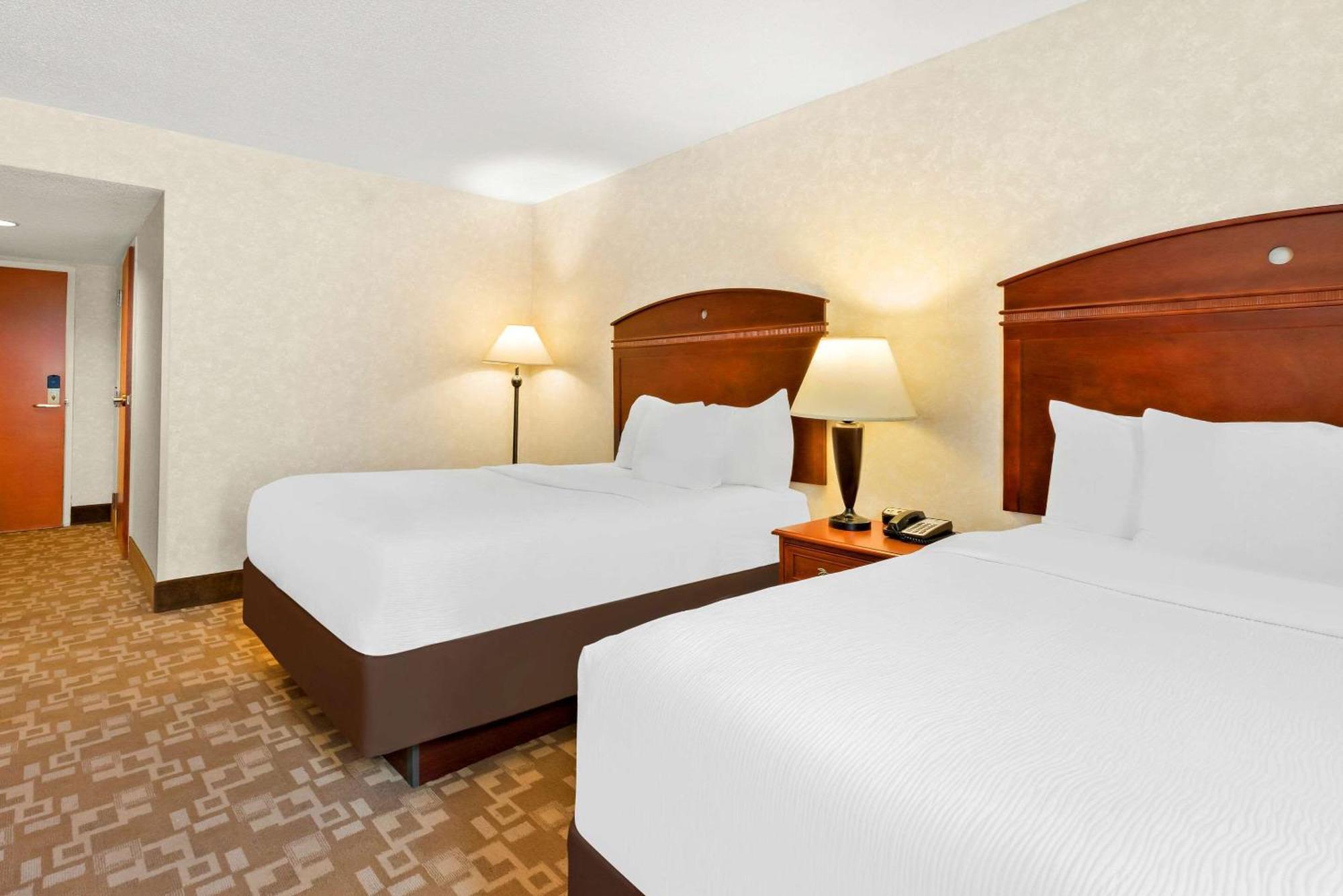 Quality Inn Edison-New Brunswick Zewnętrze zdjęcie