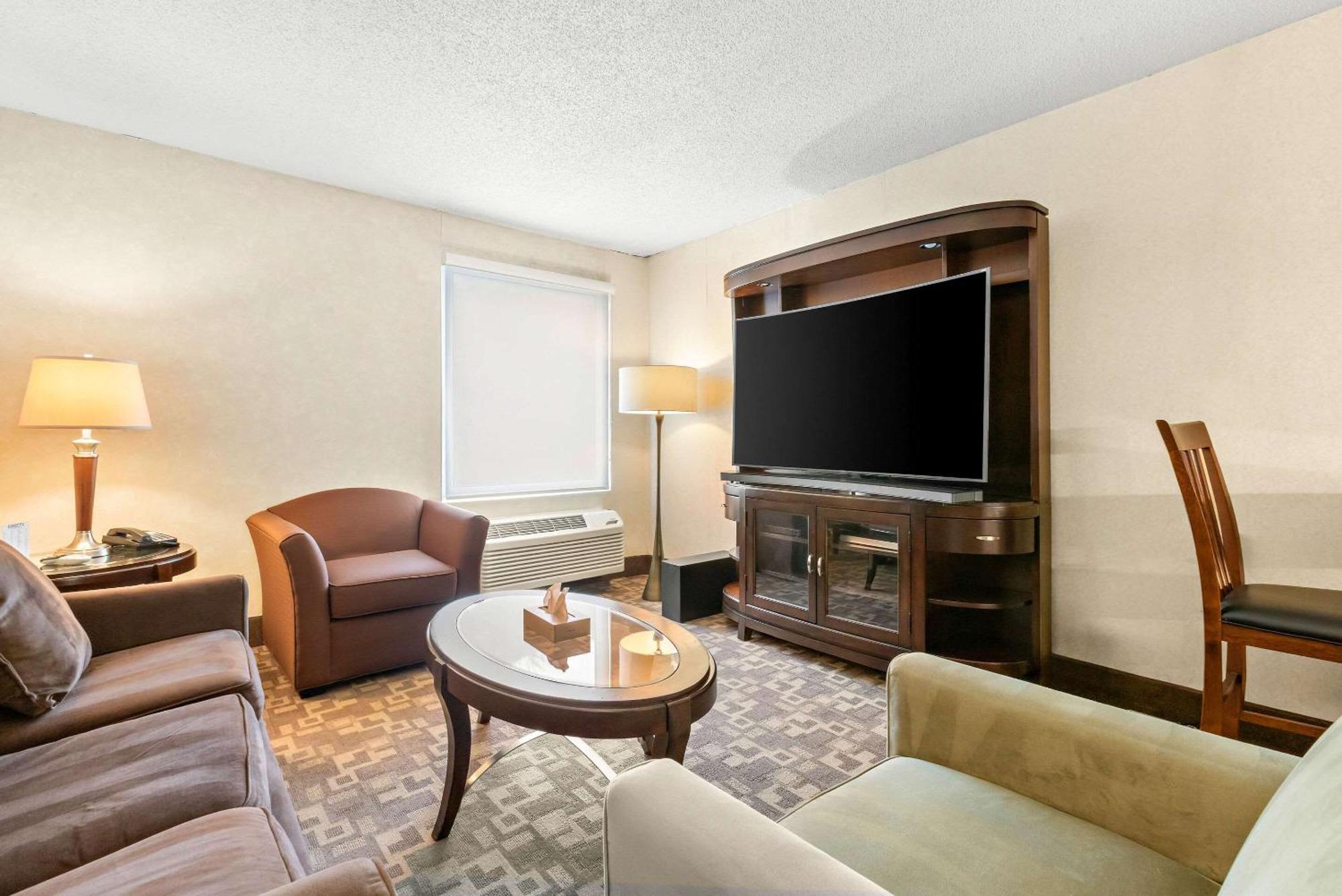 Quality Inn Edison-New Brunswick Zewnętrze zdjęcie