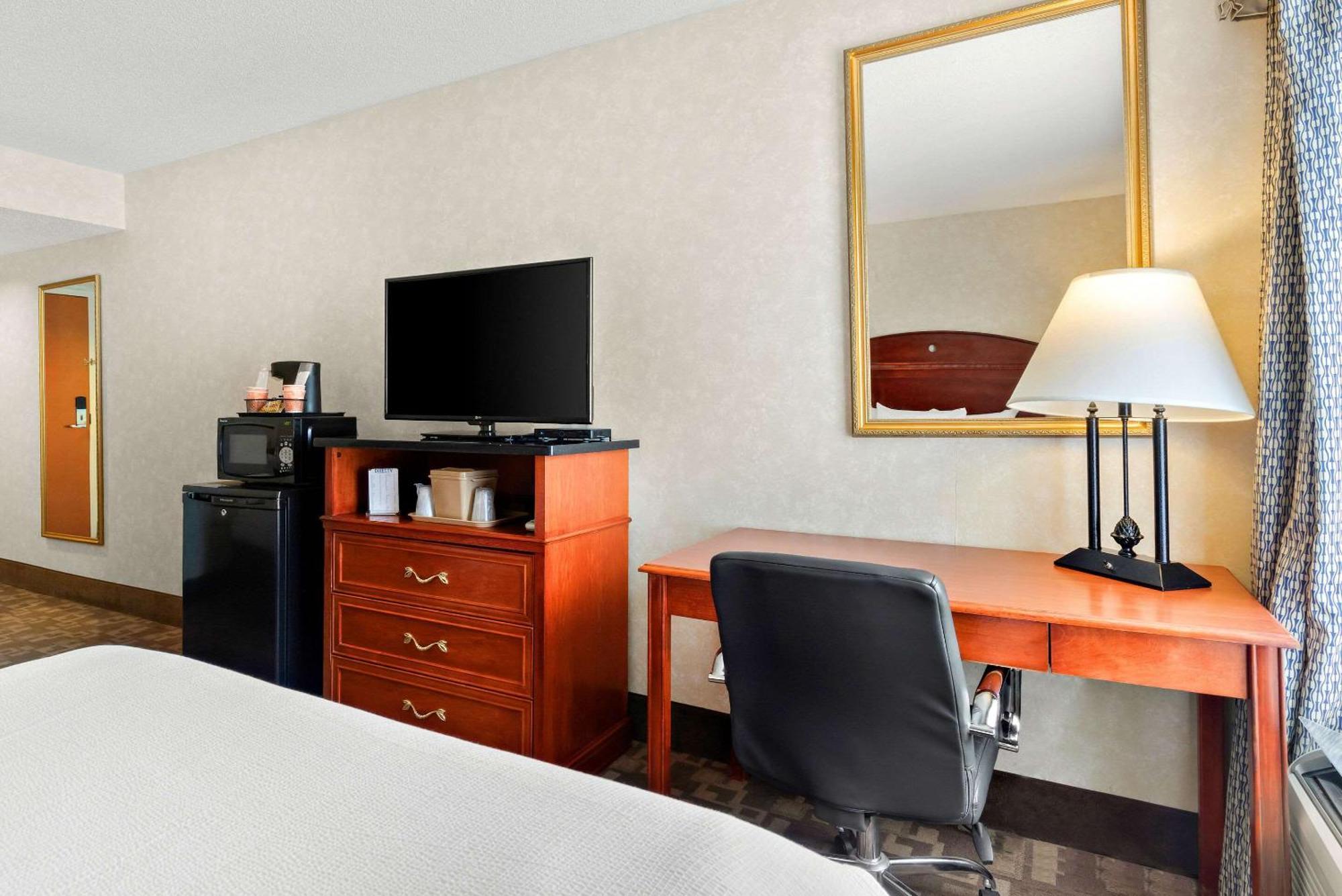 Quality Inn Edison-New Brunswick Zewnętrze zdjęcie
