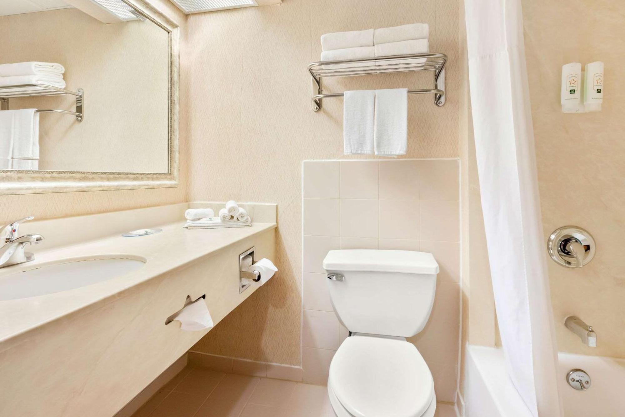 Quality Inn Edison-New Brunswick Zewnętrze zdjęcie