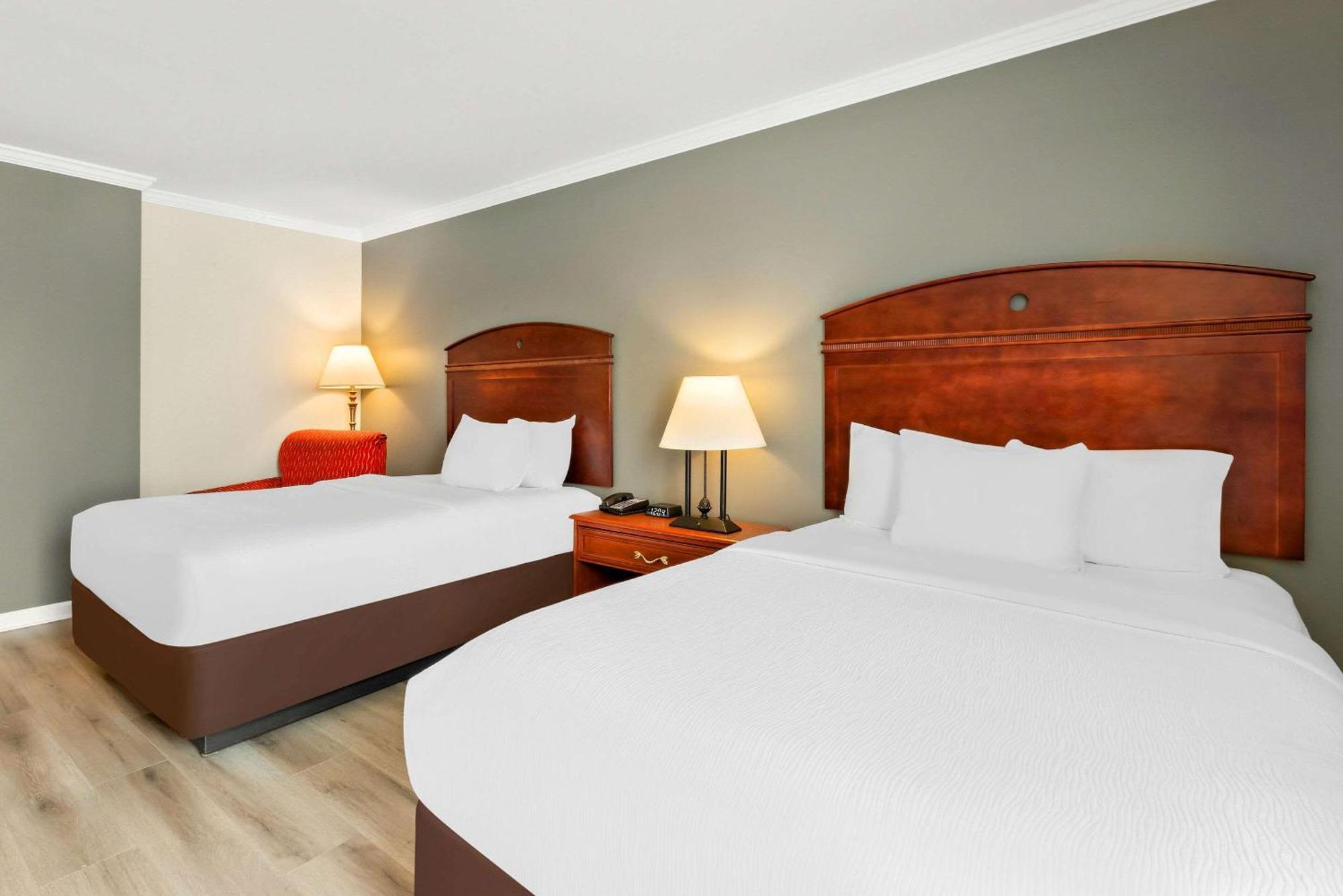 Quality Inn Edison-New Brunswick Zewnętrze zdjęcie
