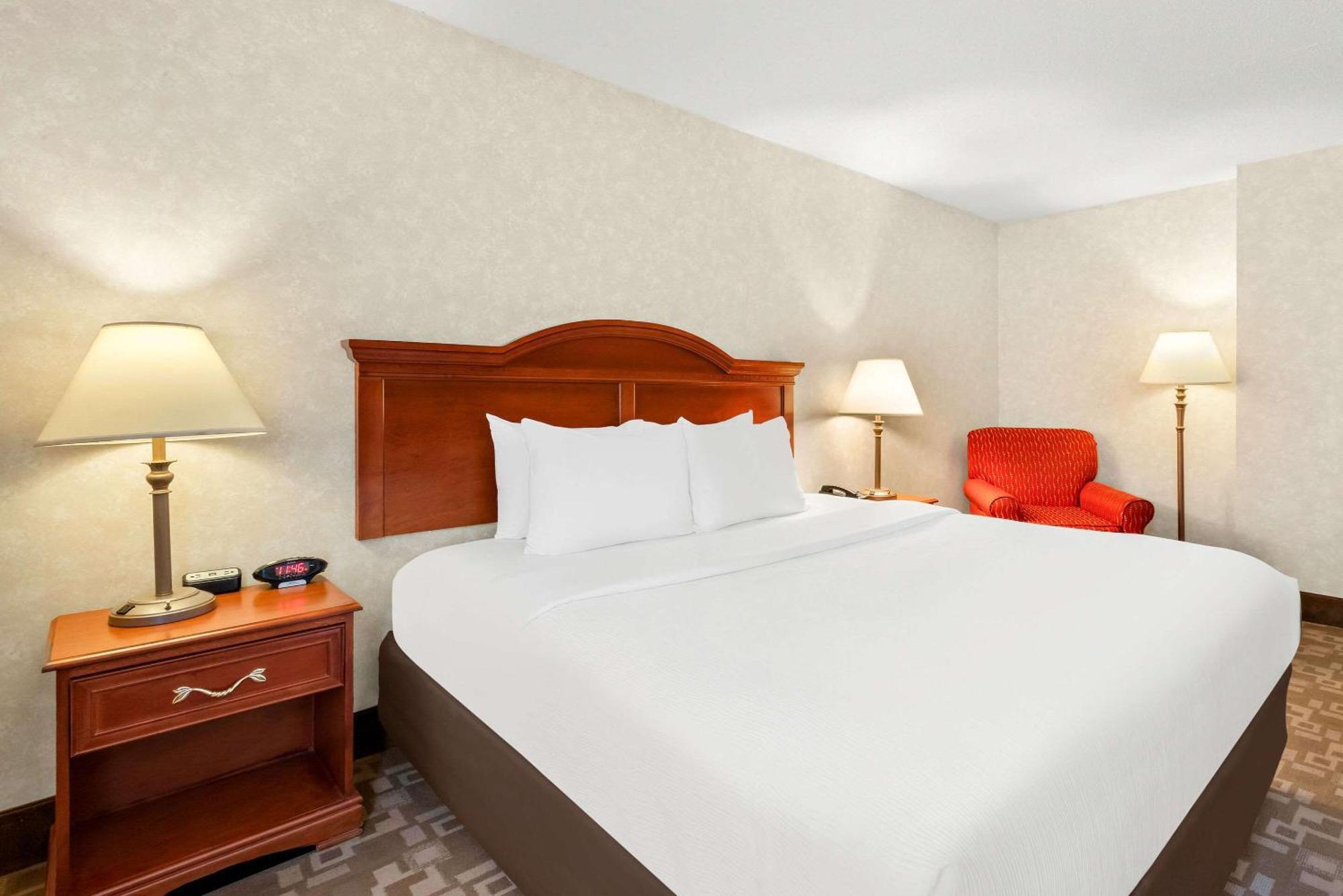Quality Inn Edison-New Brunswick Zewnętrze zdjęcie