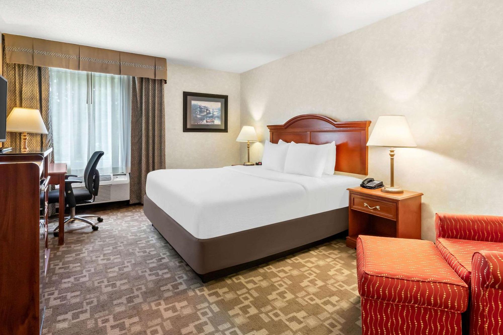 Quality Inn Edison-New Brunswick Zewnętrze zdjęcie