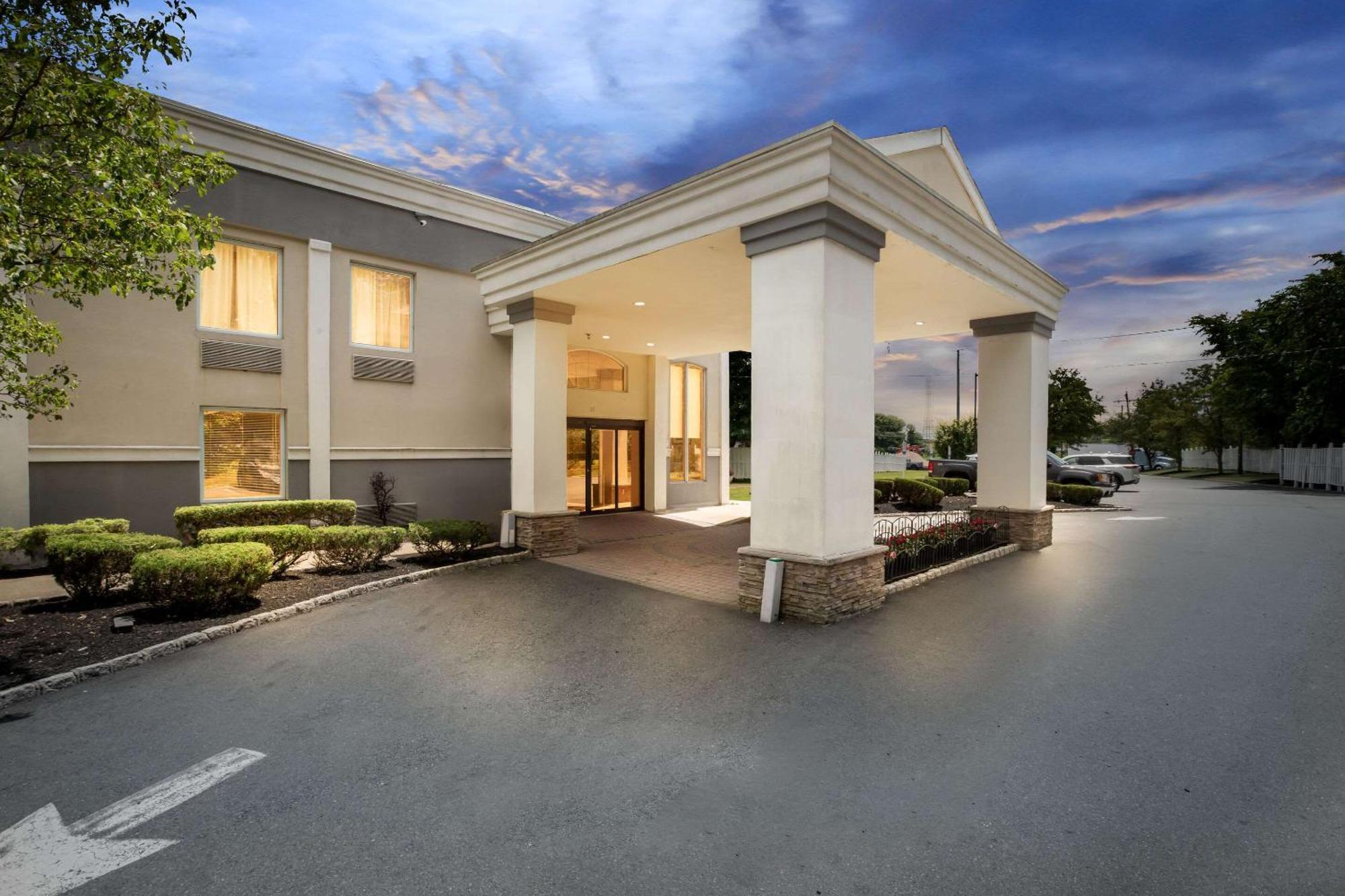 Quality Inn Edison-New Brunswick Zewnętrze zdjęcie